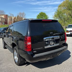 CHEVROLET SUBURBAN LS - 5