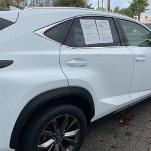 LEXUS NX 300 F SPORT - 9
