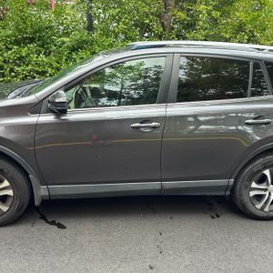 صورة 4 لـ 2017 Toyota RAV4 LE