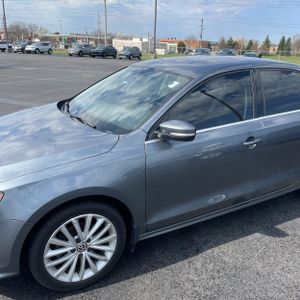 VOLKSWAGEN JETTA SE - 2