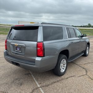 CHEVROLET SUBURBAN LT - 8
