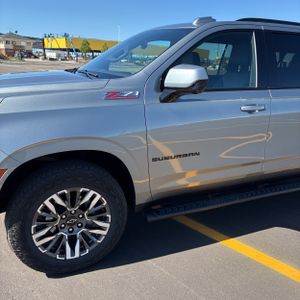 CHEVROLET SUBURBAN - 2