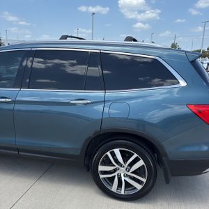 2018 Honda PILOT ELITE photo 6