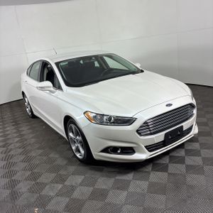 FORD FUSION SE - 10