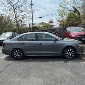 VOLKSWAGEN JETTA 1.4T SE - 10