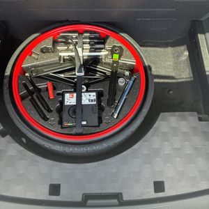 2025 Porsche CAYENNE thumbnail 44