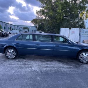 Cadillac DTS - 10