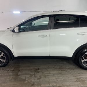 KIA SPORTAGE LX - 4