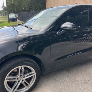 2023 Porsche MACAN photo 2