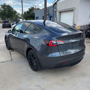 TESLA MODEL Y LONG RANGE - 5