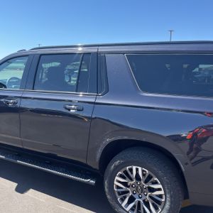 CHEVROLET SUBURBAN Z71 - 6