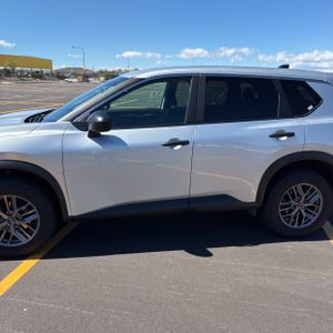 NISSAN ROGUE S INTELLIGENT AWD - 4