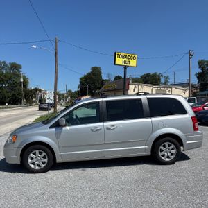 صورة 3 لـ 2010 Chrysler TOWN AND COUNTRY TOURING