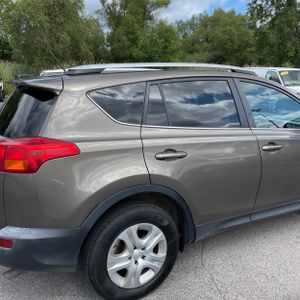صورة 9 لـ 2015 Toyota RAV4 LE
