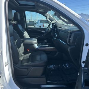 صورة 33 لـ 2024 Chevrolet SILVERADO 1500 RST
