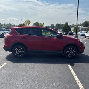 صورة 10 لـ 2016 Toyota RAV4 LE