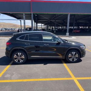 MERCEDES-BENZ GLA - 10