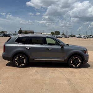 صورة 10 لـ 2025 KIA TELLURIDE S