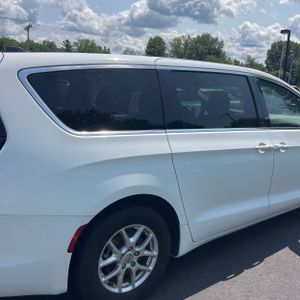 2024 Chrysler VOYAGER LX — фото 8