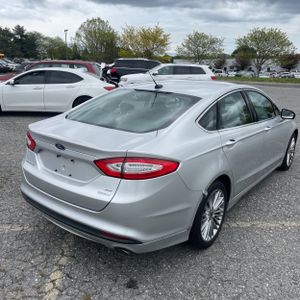 FORD FUSION SE - 8
