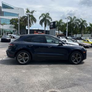 2022 Porsche MACAN BASE — фото 10