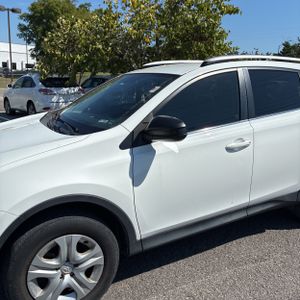 2014 Toyota RAV4 LE — фото 2