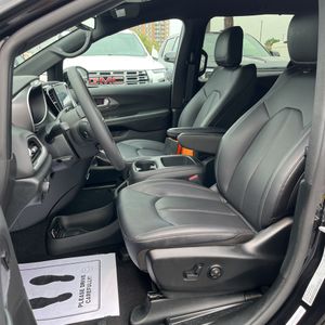 صورة 31 لـ 2026 Chrysler PACIFICA SELECT
