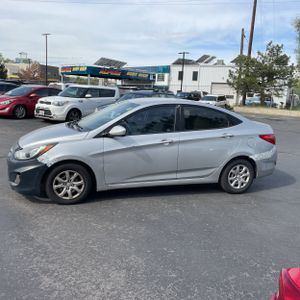 HYUNDAI ACCENT - 3