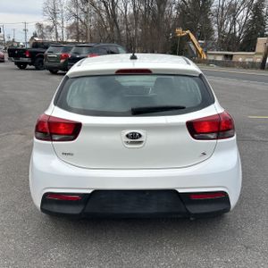 KIA RIO 5-DOOR S - 7