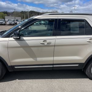 FORD EXPLORER XLT - 4