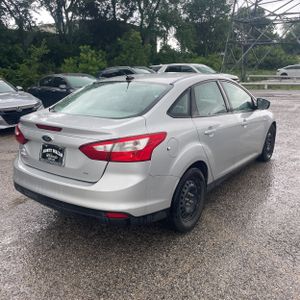 FORD FOCUS SE - 8