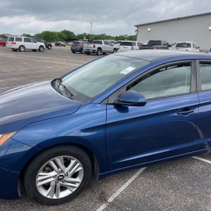 HYUNDAI ELANTRA SEL - 2