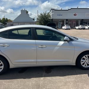 صورة 11 لـ 2019 Hyundai ELANTRA SE