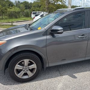 صورة 2 لـ 2015 Toyota RAV4 XLE