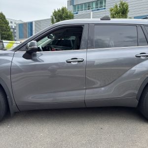 صورة 4 لـ 2021 Toyota HIGHLANDER XLE