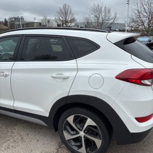 HYUNDAI TUCSON VALUE - 6