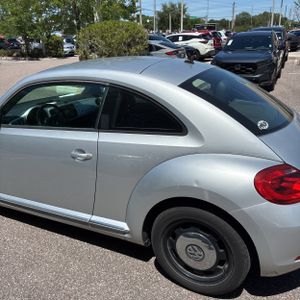 VOLKSWAGEN BEETLE 2.5L ENTRY PZEV - 4
