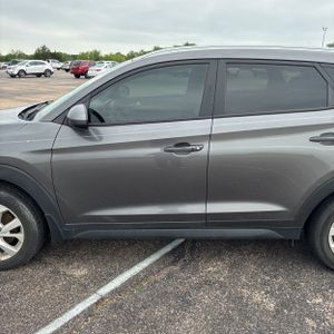 HYUNDAI TUCSON VALUE - 4