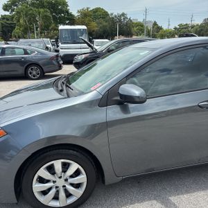 2014 Toyota COROLLA LE photo 2