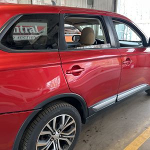 MITSUBISHI OUTLANDER SE - 9