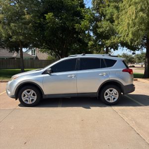 صورة 3 لـ 2013 Toyota RAV4 LE