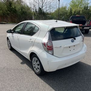 TOYOTA PRIUS C - 5