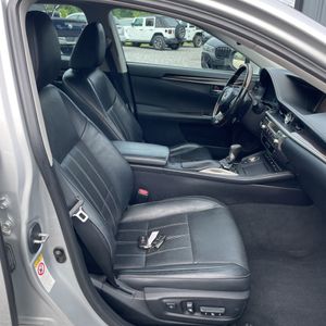 صورة مصغرة 32 لـ 2016 Lexus ES 350 BASE