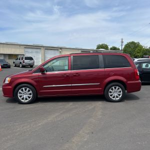 CHRYSLER TOWN AND COUNTRY TOURING - 3