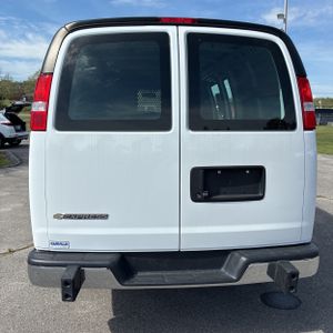 CHEVROLET EXPRESS 2500 - 7