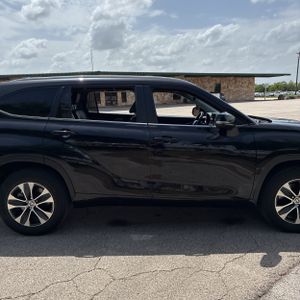 2024 Toyota HIGHLANDER XLE thumbnail 11