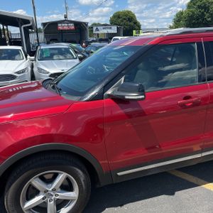 FORD EXPLORER XLT - 2