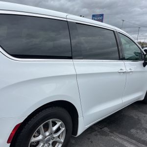 CHRYSLER PACIFICA TOURING L - 9