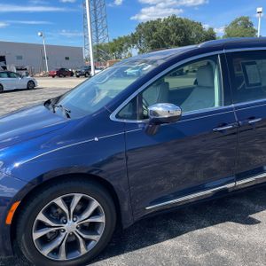 2017 Chrysler PACIFICA LIMITED — фото 2