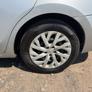 2017 Toyota COROLLA LE 缩略图 18